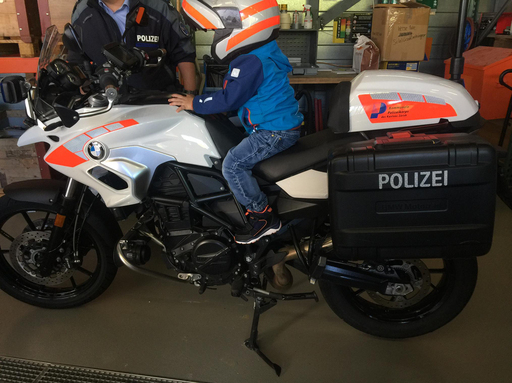 Keiner zu klein ein richtiger Polizist zu sein :-)