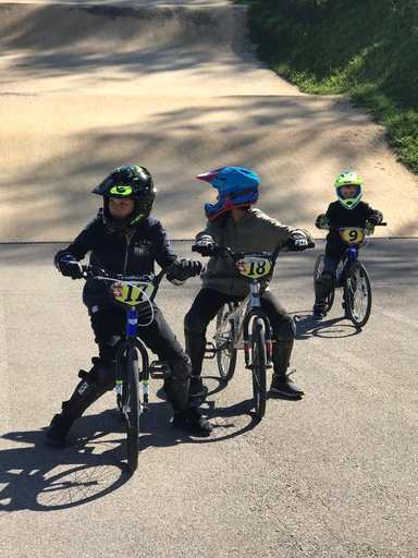 Die richtige Ausrüstung beim BMX ist wichtig.