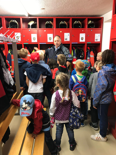 In der Garderobe der Feuerwehr hat alles seinen Platz.